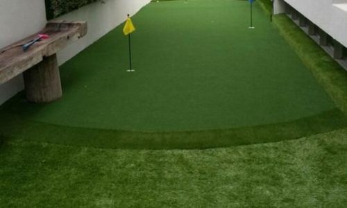 Artificial-grass-putting-green-and-artificial-green-wall