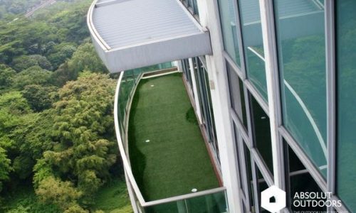 Balcony-putting-green