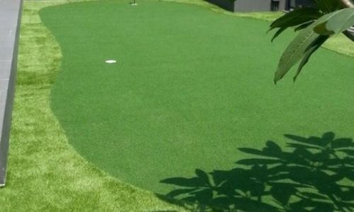 Landed-home-putting-green-using-artificial-turf