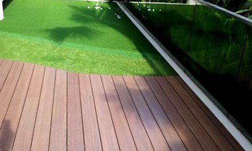 Putting-green-and-decking-at-balcony-1