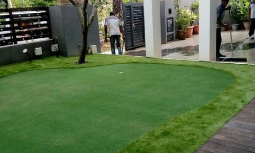 Putting-green-practice-at-home