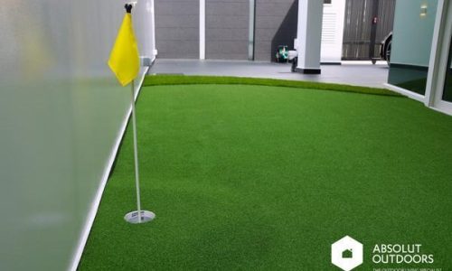 Putting-green-with-slope-at-home